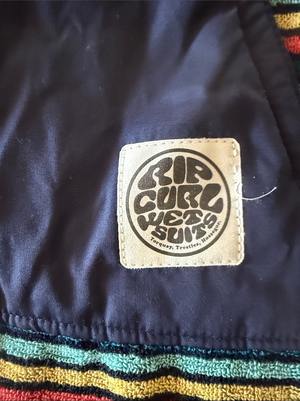 Rip Curl youth auto sock hooded towel- navy with Multicolor Stripes- NWT - Picture 2 of 7